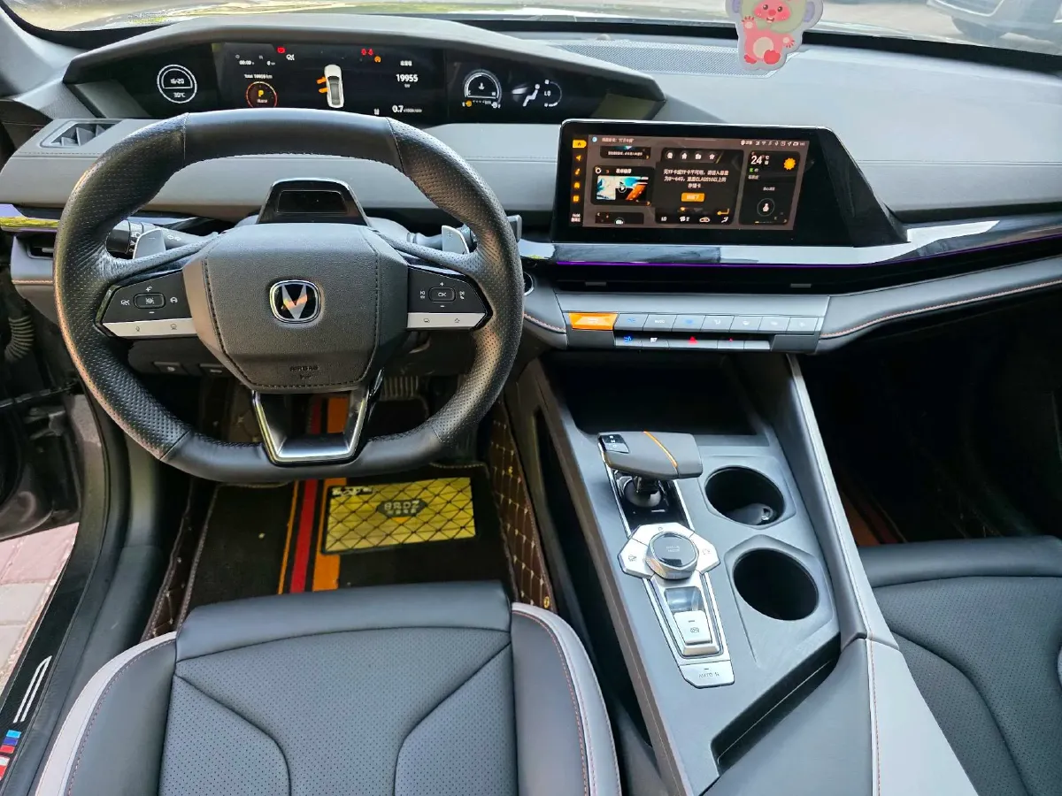 2023 ChangAn UNI-V 1.5T 188HP L4 7DCT,autocango,china used car exporter,china ev exporter,chinese used car exporter,chinese used ev exporter