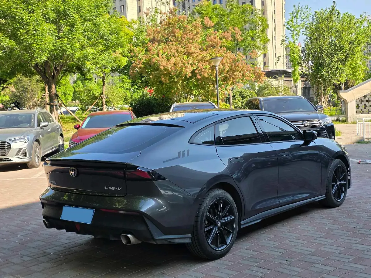 2023 ChangAn UNI-V 1.5T 188HP L4 7DCT,autocango,china used car exporter,china ev exporter,chinese used car exporter,chinese used ev exporter