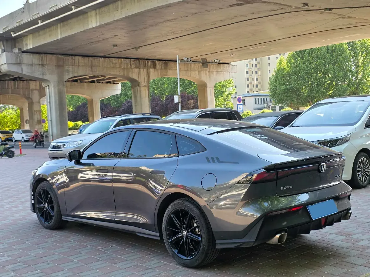 2023 ChangAn UNI-V 1.5T 188HP L4 7DCT,autocango,china used car exporter,china ev exporter,chinese used car exporter,chinese used ev exporter