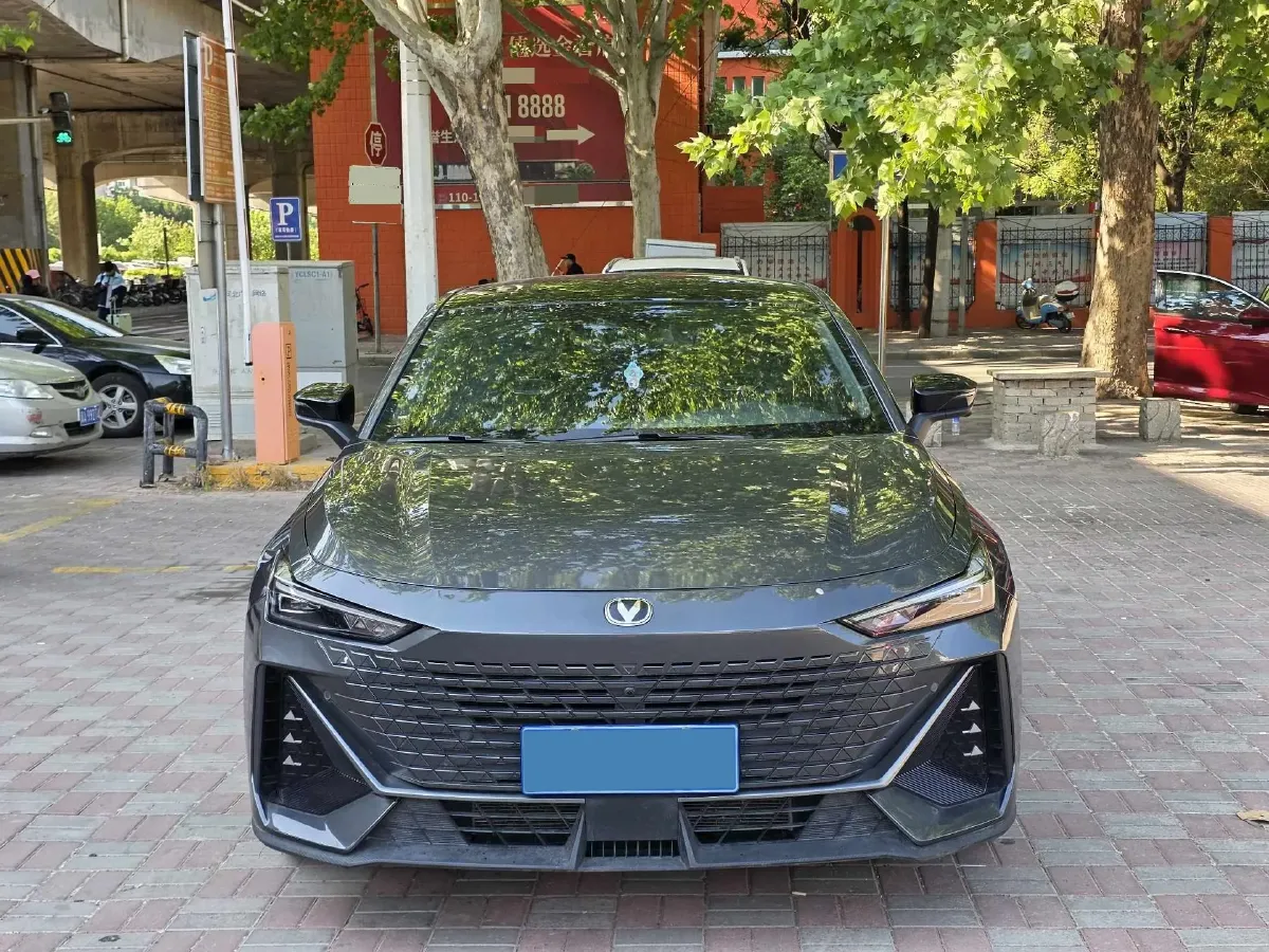 2023 ChangAn UNI-V 1.5T 188HP L4 7DCT,autocango,china used car exporter,china ev exporter,chinese used car exporter,chinese used ev exporter