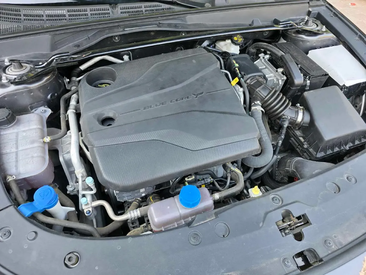 2023 ChangAn UNI-V 1.5T 188HP L4 7DCT,autocango,china used car exporter,china ev exporter,chinese used car exporter,chinese used ev exporter