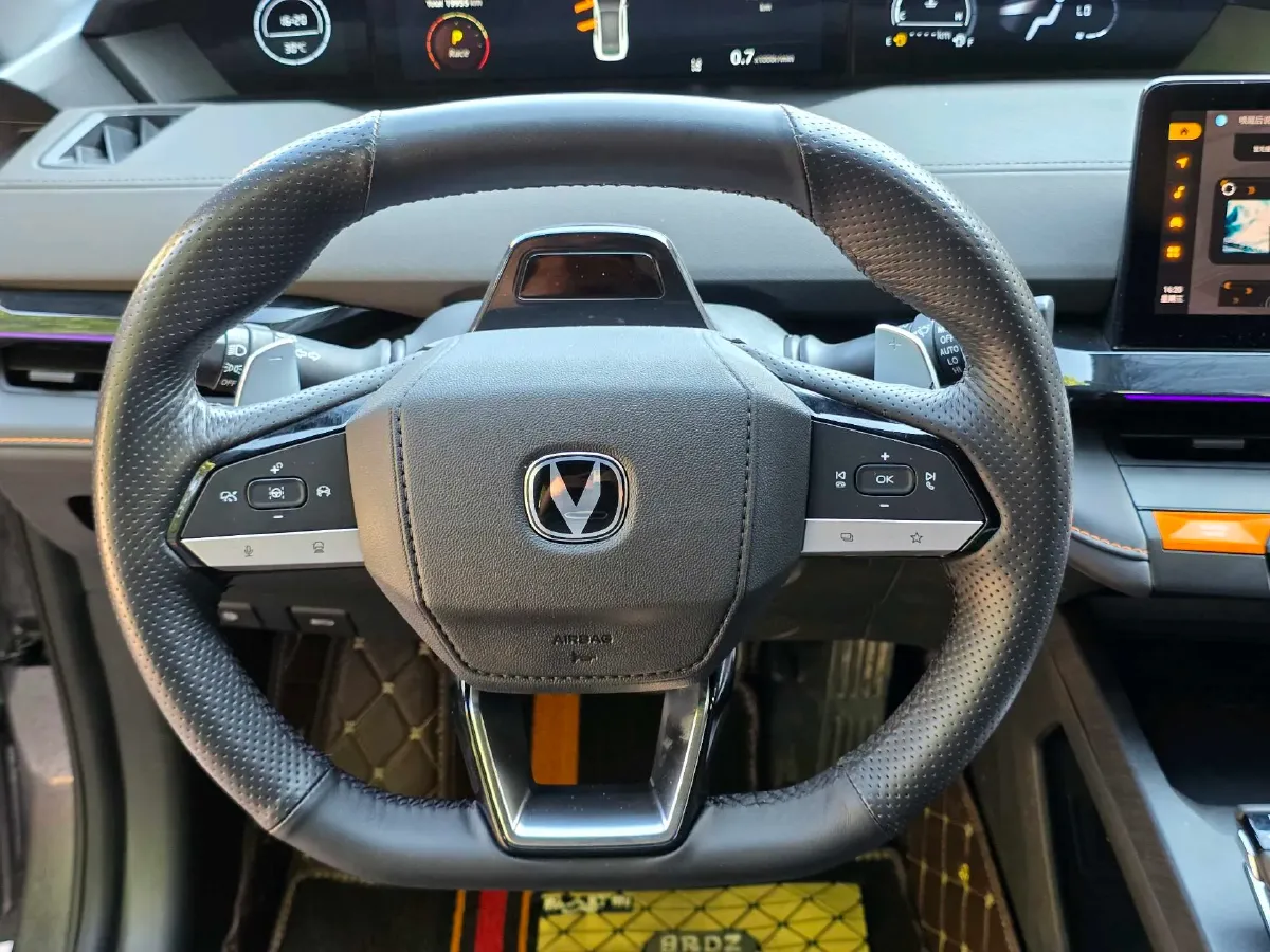 2023 ChangAn UNI-V 1.5T 188HP L4 7DCT,autocango,china used car exporter,china ev exporter,chinese used car exporter,chinese used ev exporter