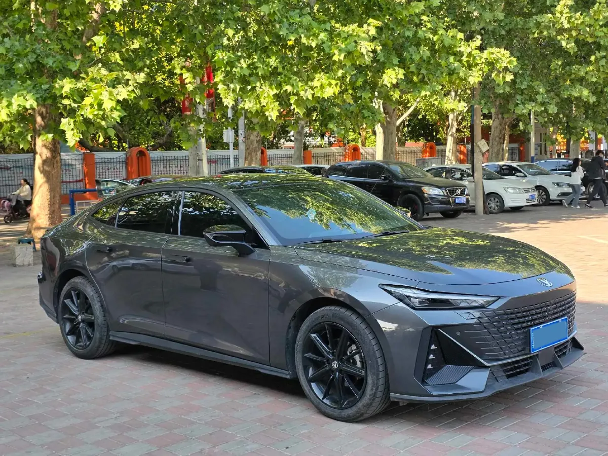 2023 ChangAn UNI-V 1.5T 188HP L4 7DCT,autocango,china used car exporter,china ev exporter,chinese used car exporter,chinese used ev exporter