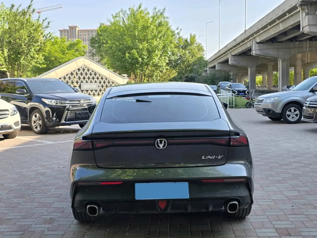 2023 ChangAn UNI-V 1.5T 188HP L4 7DCT,autocango,china used car exporter,china ev exporter,chinese used car exporter,chinese used ev exporter