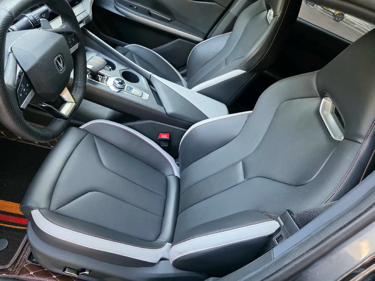 2023 ChangAn UNI-V 1.5T 188HP L4 7DCT,autocango,china used car exporter,china ev exporter,chinese used car exporter,chinese used ev exporter