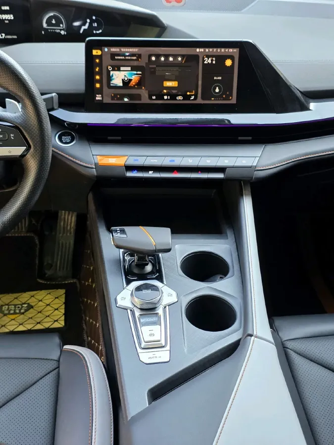 2023 ChangAn UNI-V 1.5T 188HP L4 7DCT,autocango,china used car exporter,china ev exporter,chinese used car exporter,chinese used ev exporter