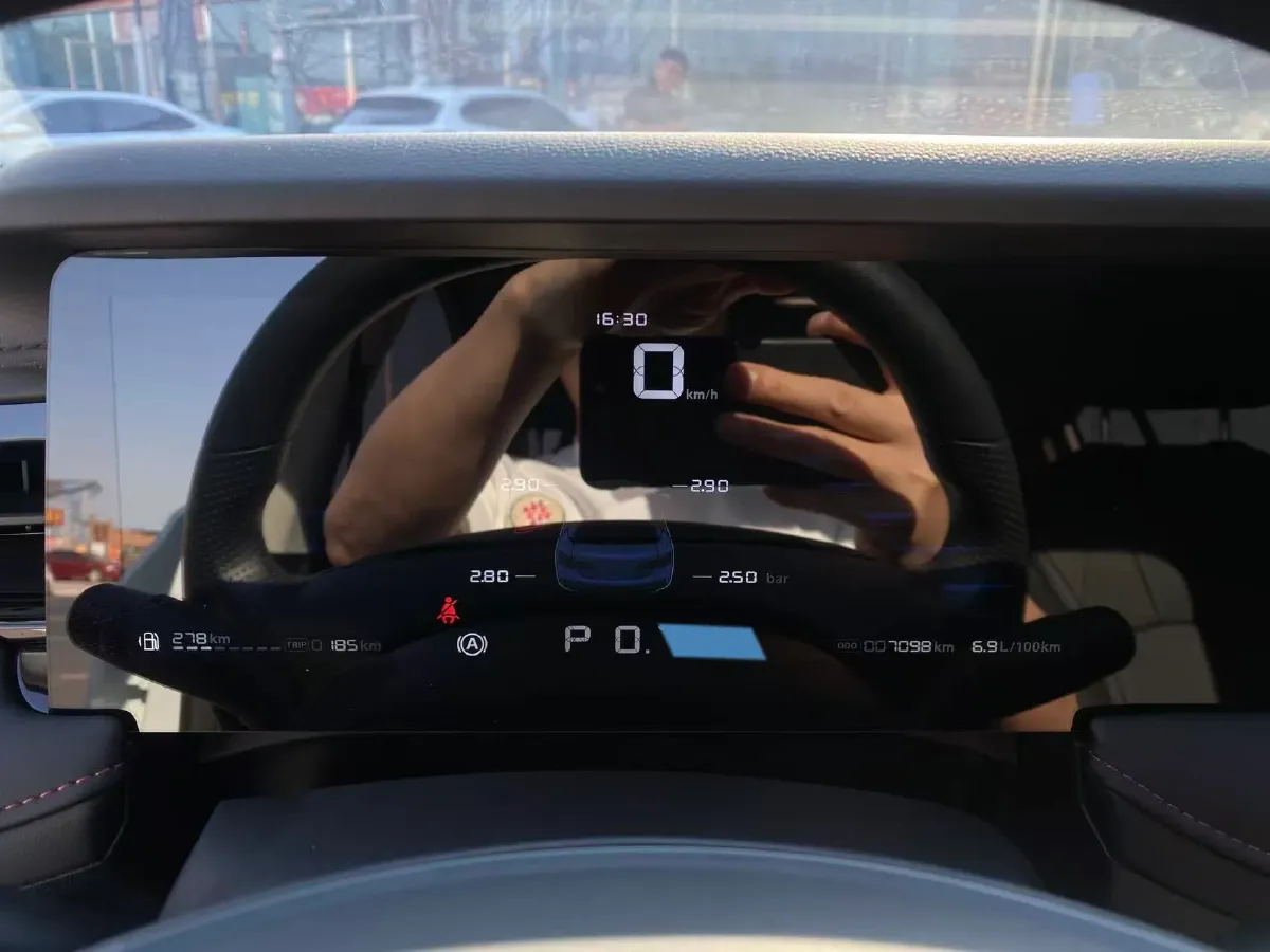 2023 Roewe i5 1.5L 129HP L4 CVT,autocango,china used car exporter,china ev exporter,chinese used car exporter,chinese used ev exporter