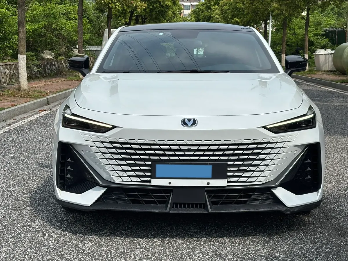 2022 ChangAn UNI-V 1.5T 188HP L4 7DCT,autocango,china used car exporter,china ev exporter,chinese used car exporter,chinese used ev exporter