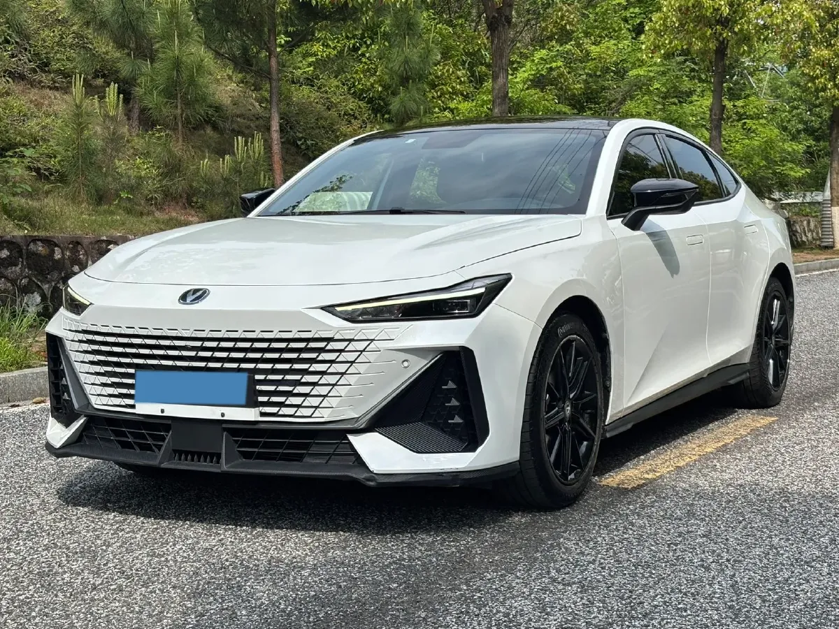 2022 ChangAn UNI-V 1.5T 188HP L4 7DCT,autocango,china used car exporter,china ev exporter,chinese used car exporter,chinese used ev exporter