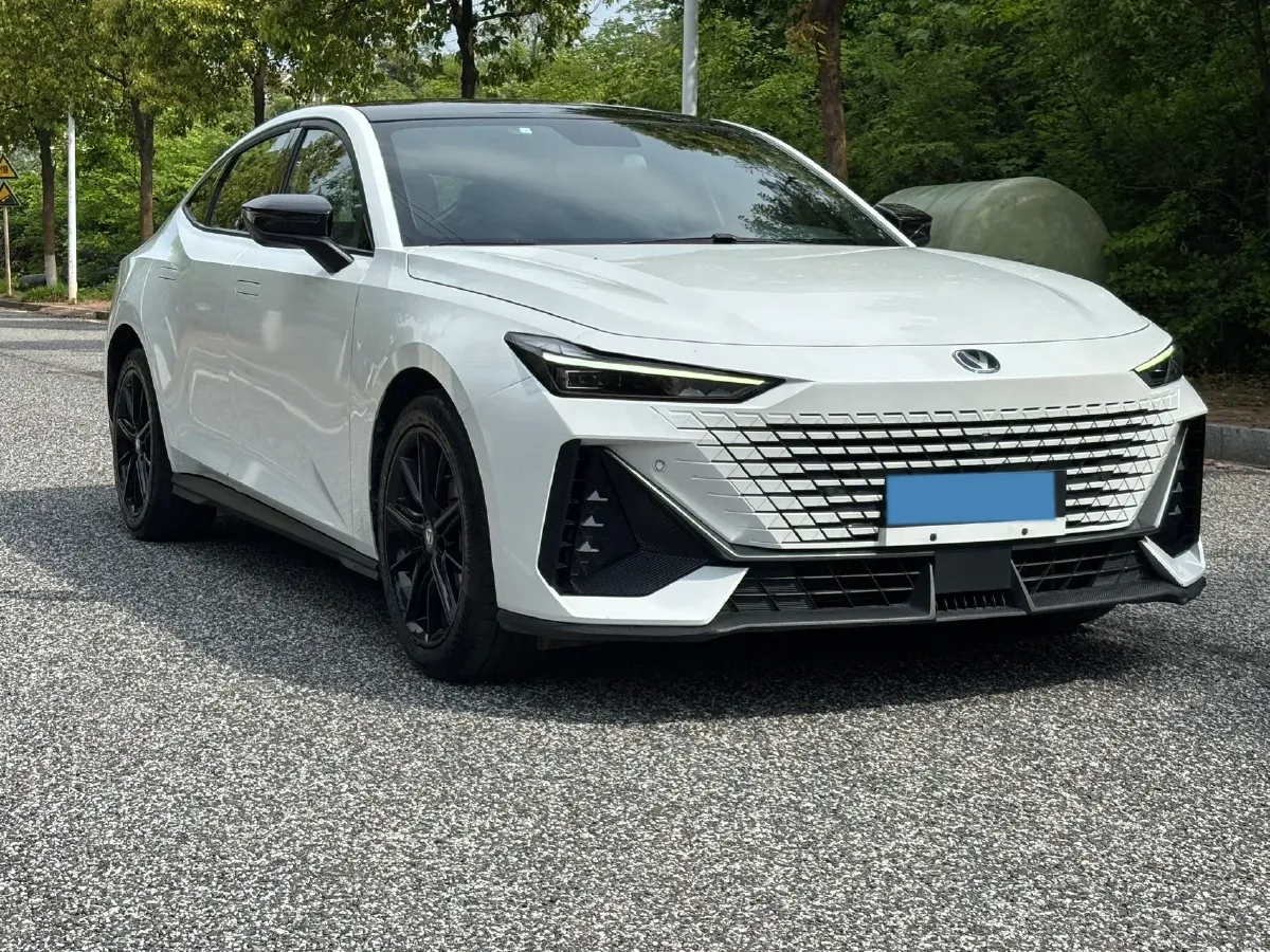 2022 ChangAn UNI-V 1.5T 188HP L4 7DCT,autocango,china used car exporter,china ev exporter,chinese used car exporter,chinese used ev exporter