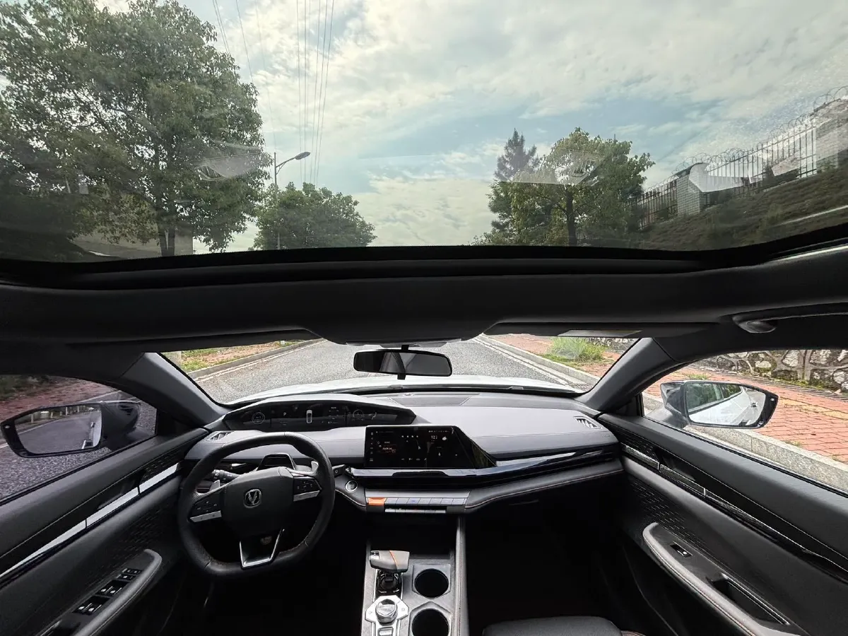 2022 ChangAn UNI-V 1.5T 188HP L4 7DCT,autocango,china used car exporter,china ev exporter,chinese used car exporter,chinese used ev exporter