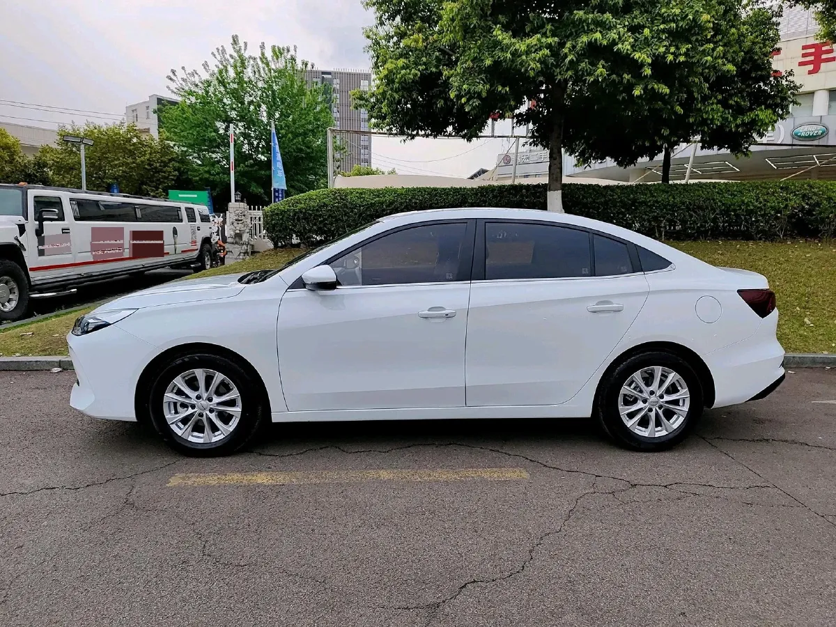 2023 Roewe i5 1.5L 129HP L4 CVT,autocango,china used car exporter,china ev exporter,chinese used car exporter,chinese used ev exporter