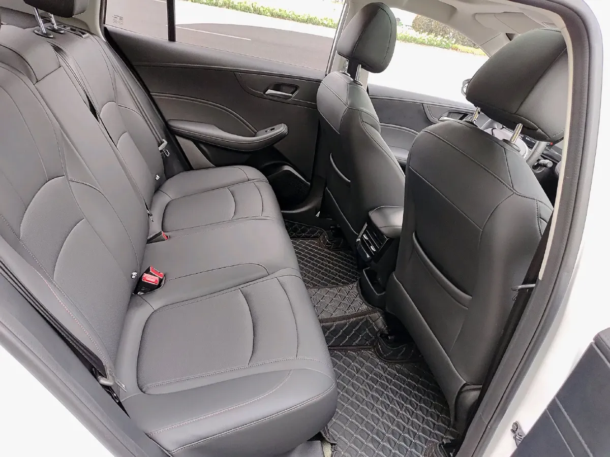 2023 Roewe i5 1.5L 129HP L4 CVT,autocango,china used car exporter,china ev exporter,chinese used car exporter,chinese used ev exporter