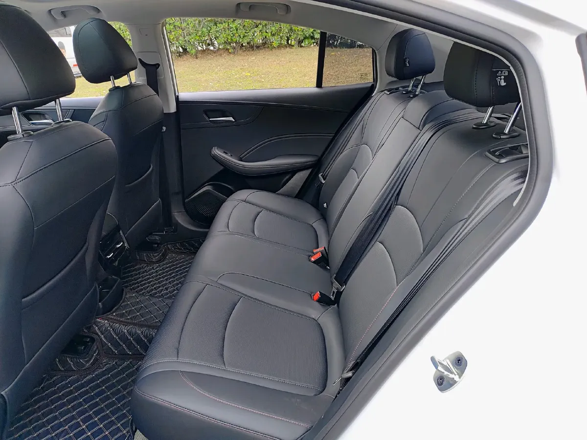 2023 Roewe i5 1.5L 129HP L4 CVT,autocango,china used car exporter,china ev exporter,chinese used car exporter,chinese used ev exporter