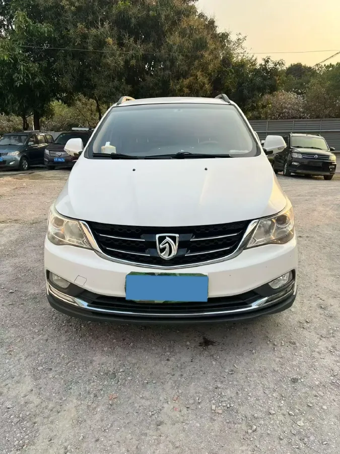 2016 BaoJun 730 1.5L 112HP L4 5MT,autocango,china used car exporter,china ev exporter,chinese used car exporter,chinese used ev exporter