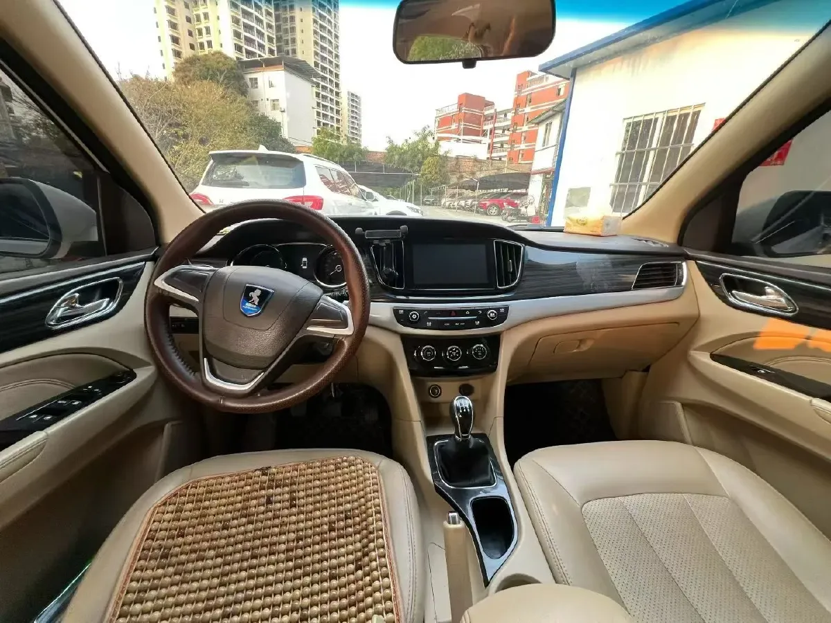 2016 BaoJun 730 1.5L 112HP L4 5MT,autocango,china used car exporter,china ev exporter,chinese used car exporter,chinese used ev exporter