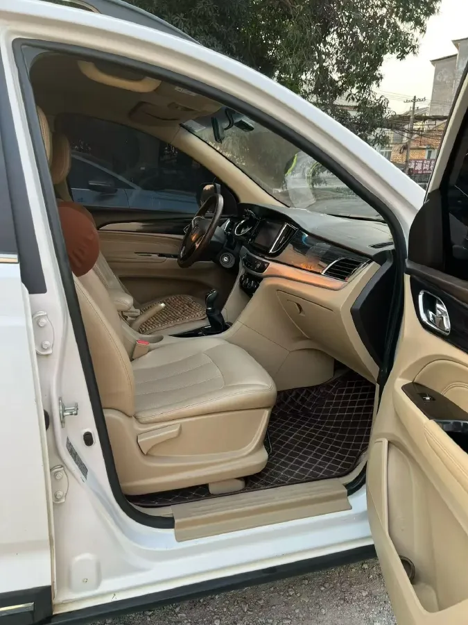 2016 BaoJun 730 1.5L 112HP L4 5MT,autocango,china used car exporter,china ev exporter,chinese used car exporter,chinese used ev exporter