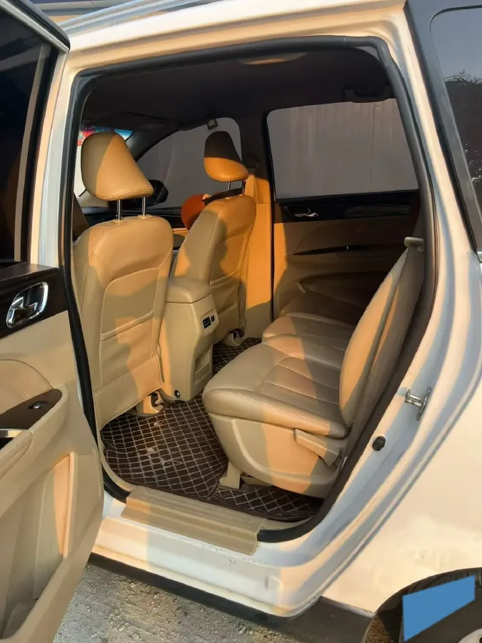 2016 BaoJun 730 1.5L 112HP L4 5MT,autocango,china used car exporter,china ev exporter,chinese used car exporter,chinese used ev exporter