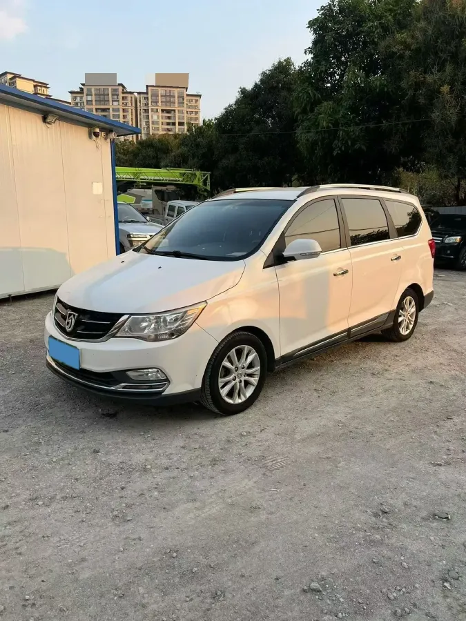 2016 BaoJun 730 1.5L 112HP L4 5MT,autocango,china used car exporter,china ev exporter,chinese used car exporter,chinese used ev exporter