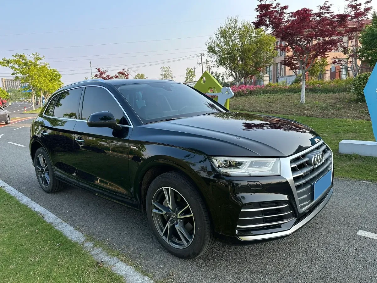 2020 Audi Q5L 2.0T 190HP L4 7DCT,autocango,china used car exporter,china ev exporter,chinese used car exporter,chinese used ev exporter