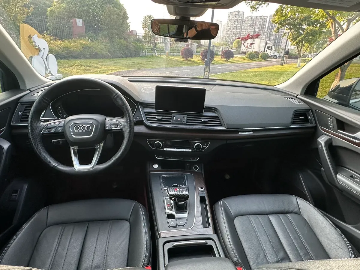 2020 Audi Q5L 2.0T 190HP L4 7DCT,autocango,china used car exporter,china ev exporter,chinese used car exporter,chinese used ev exporter