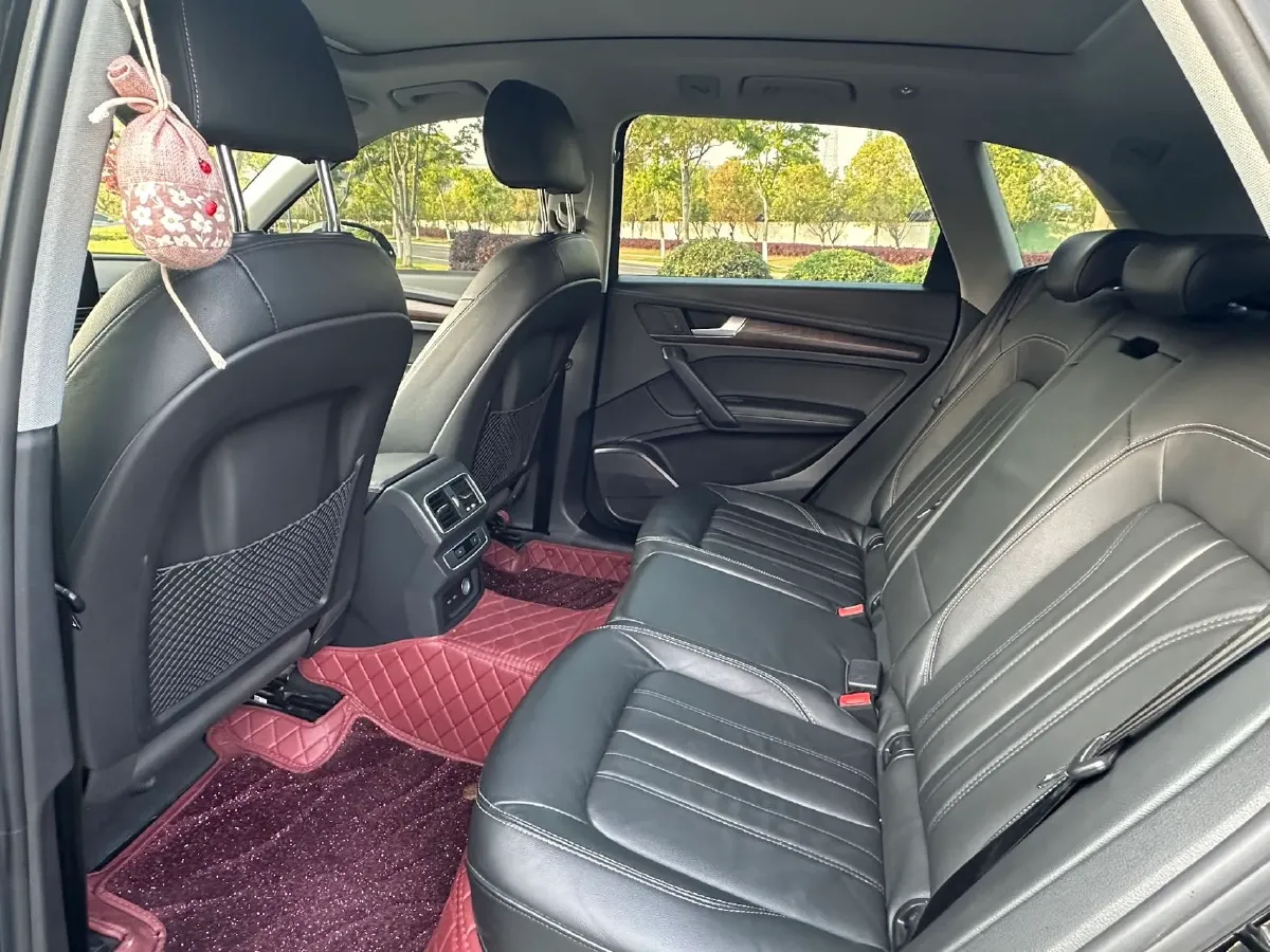 2020 Audi Q5L 2.0T 190HP L4 7DCT,autocango,china used car exporter,china ev exporter,chinese used car exporter,chinese used ev exporter