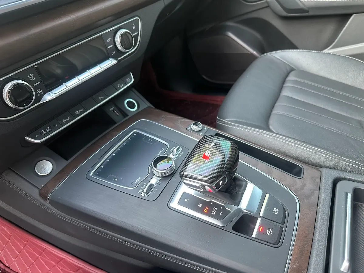 2020 Audi Q5L 2.0T 190HP L4 7DCT,autocango,china used car exporter,china ev exporter,chinese used car exporter,chinese used ev exporter