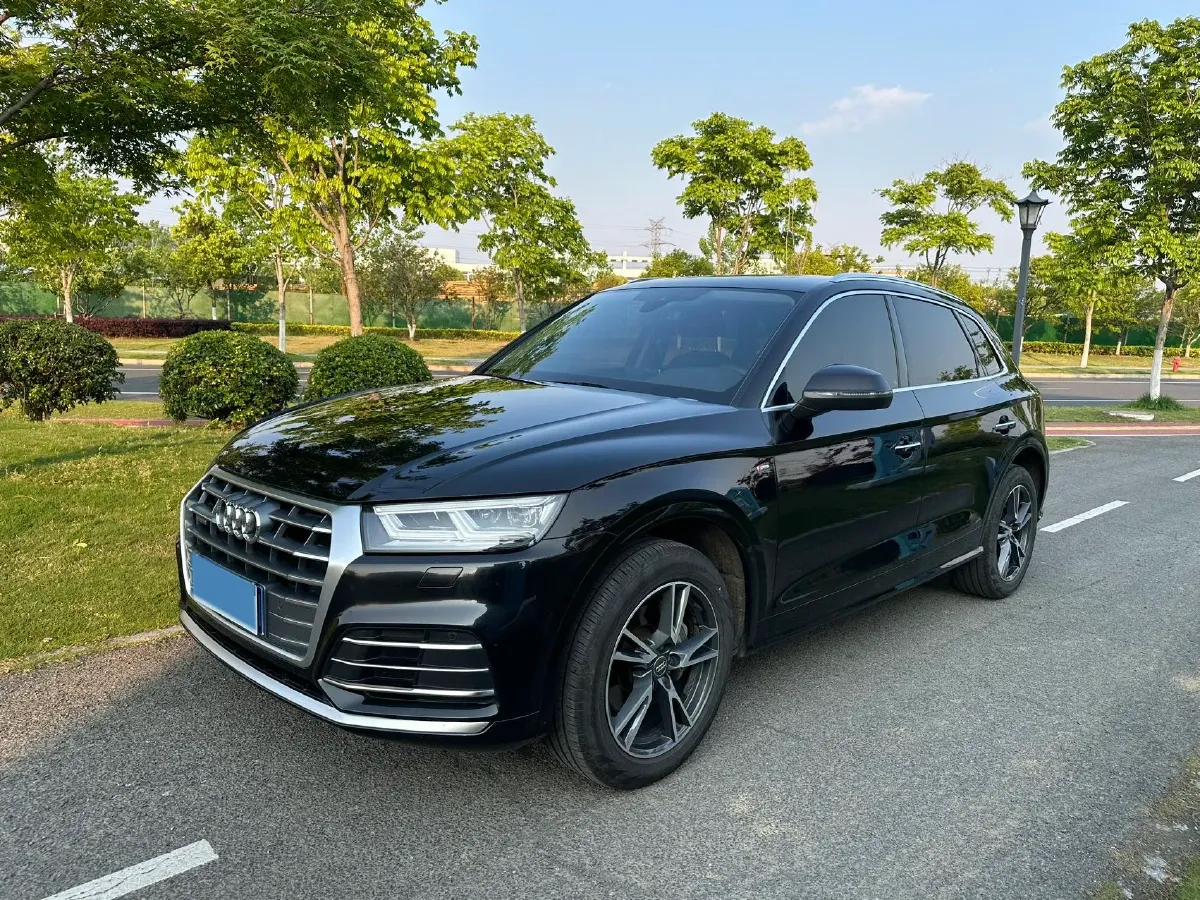 2020 Audi Q5L 2.0T 190HP L4 7DCT,autocango,china used car exporter,china ev exporter,chinese used car exporter,chinese used ev exporter