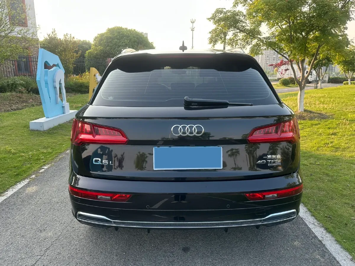 2020 Audi Q5L 2.0T 190HP L4 7DCT,autocango,china used car exporter,china ev exporter,chinese used car exporter,chinese used ev exporter