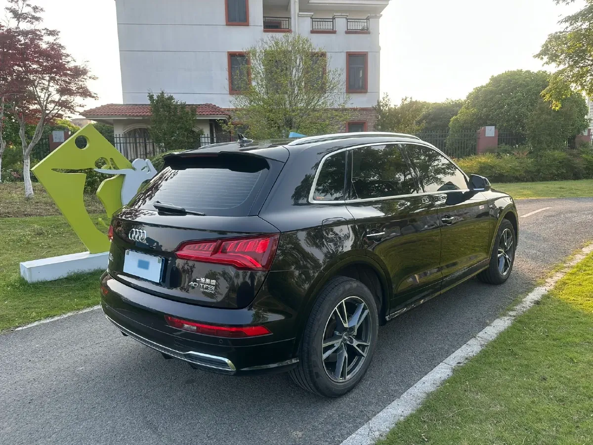 2020 Audi Q5L 2.0T 190HP L4 7DCT,autocango,china used car exporter,china ev exporter,chinese used car exporter,chinese used ev exporter