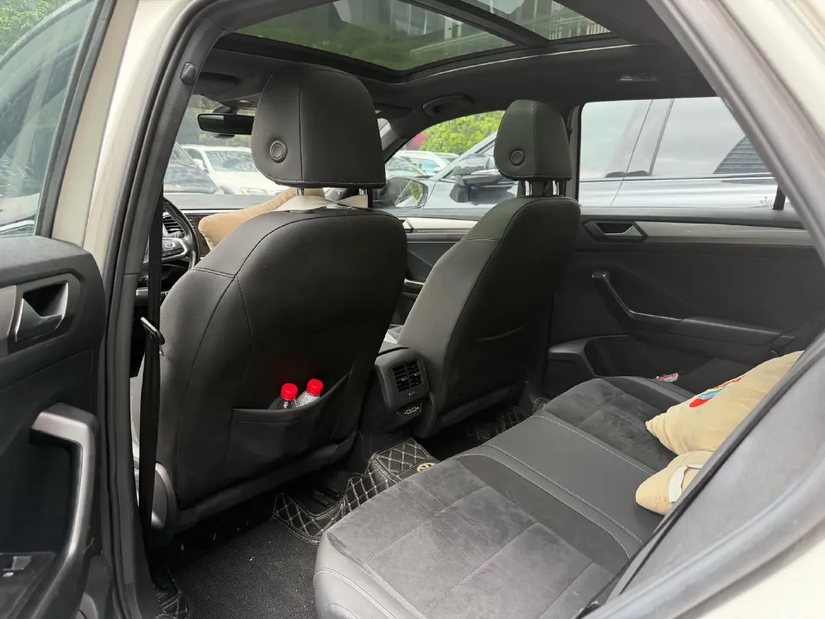 2022 Volkswagen T-Roc 1.4T 150HP L4 7DCT,autocango,china used car exporter,china ev exporter,chinese used car exporter,chinese used ev exporter