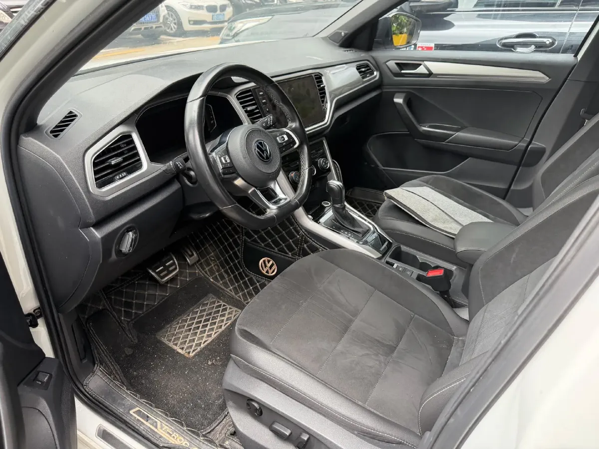 2022 Volkswagen T-Roc 1.4T 150HP L4 7DCT,autocango,china used car exporter,china ev exporter,chinese used car exporter,chinese used ev exporter