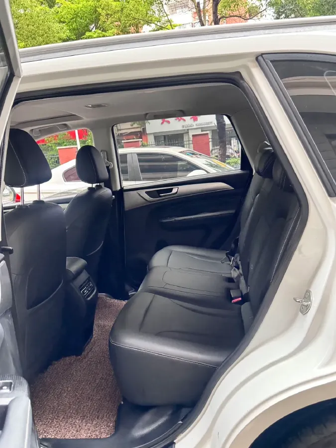 2021 Haval M6 1.5T 150HP L4 7DCT,autocango,china used car exporter,china ev exporter,chinese used car exporter,chinese used ev exporter