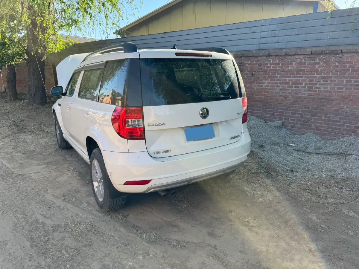 2017 Skoda Yeti 1.4T 150HP L4 7DCT,autocango,china used car exporter,china ev exporter,chinese used car exporter,chinese used ev exporter