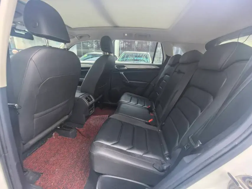 2019 Jeep Cherokee 2.0T 234HP L4 9AT,autocango,china used car exporter,china ev exporter,chinese used car exporter,chinese used ev exporter