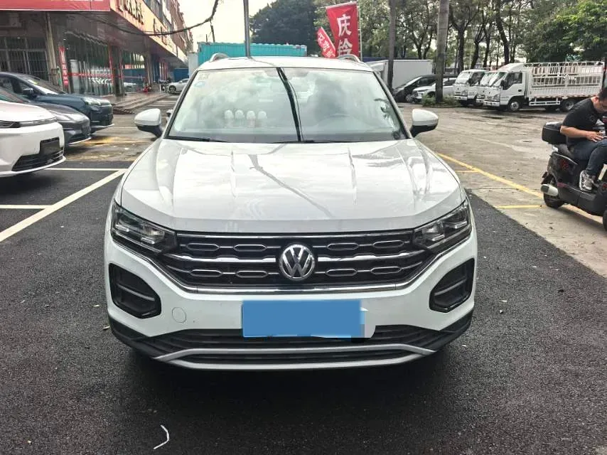 2019 Jeep Cherokee 2.0T 234HP L4 9AT,autocango,china used car exporter,china ev exporter,chinese used car exporter,chinese used ev exporter