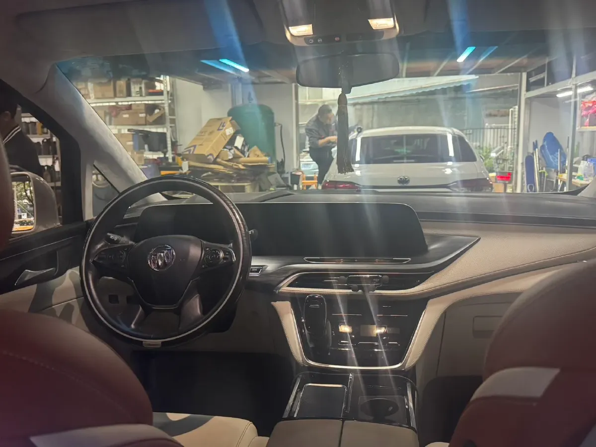 2022 Buick GL8 2.0T 237HP L4 9AT,autocango,china used car exporter,china ev exporter,chinese used car exporter,chinese used ev exporter