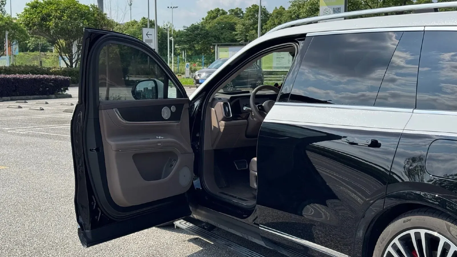 2025 AITO AITO M9 REEV 160HP REEV 52KWH,autocango,china used car exporter,china ev exporter,chinese used car exporter,chinese used ev exporter