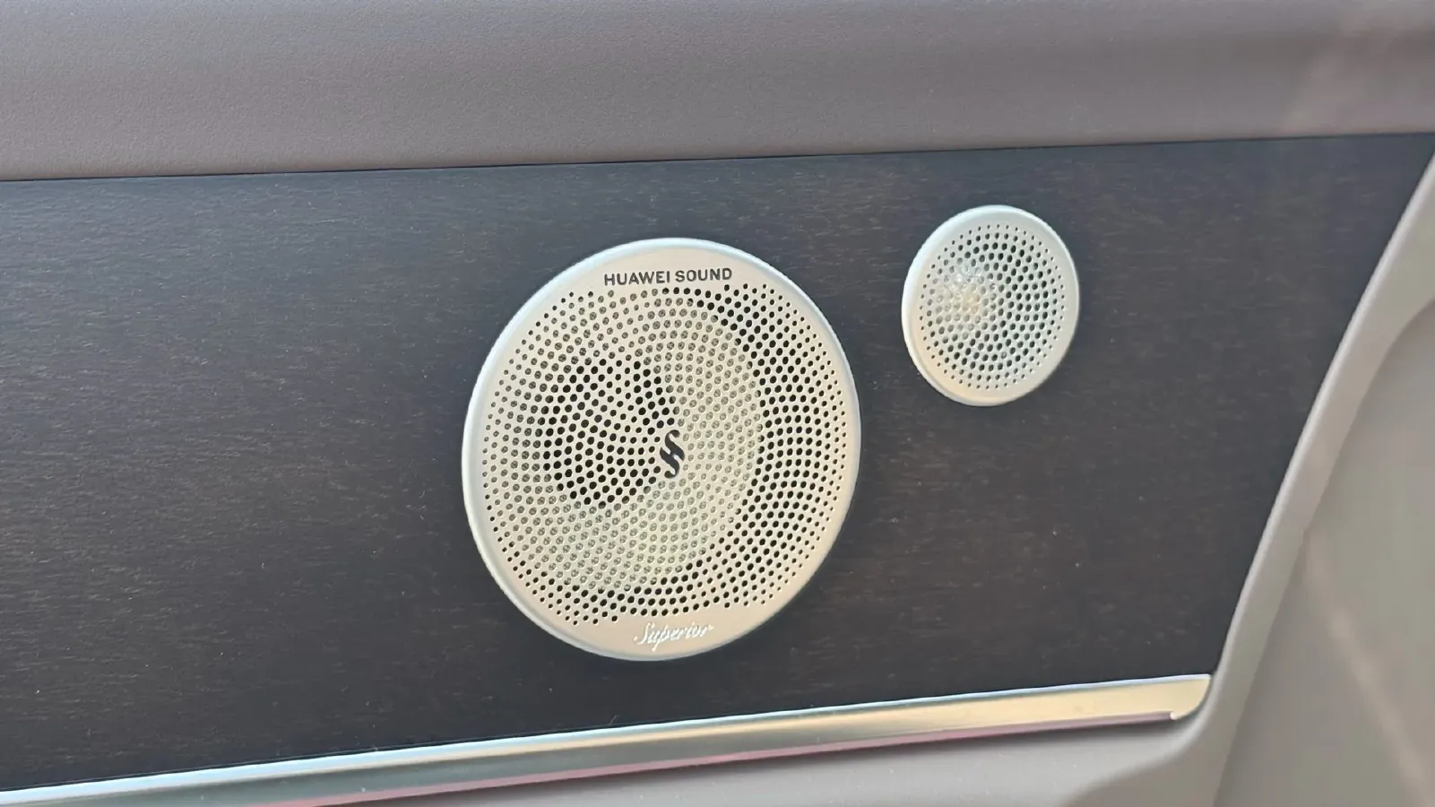 2025 AITO AITO M9 REEV 160HP REEV 52KWH,autocango,china used car exporter,china ev exporter,chinese used car exporter,chinese used ev exporter