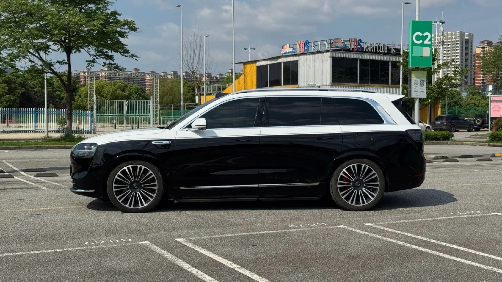 2025 AITO AITO M9 REEV 160HP REEV 52KWH,autocango,china used car exporter,china ev exporter,chinese used car exporter,chinese used ev exporter