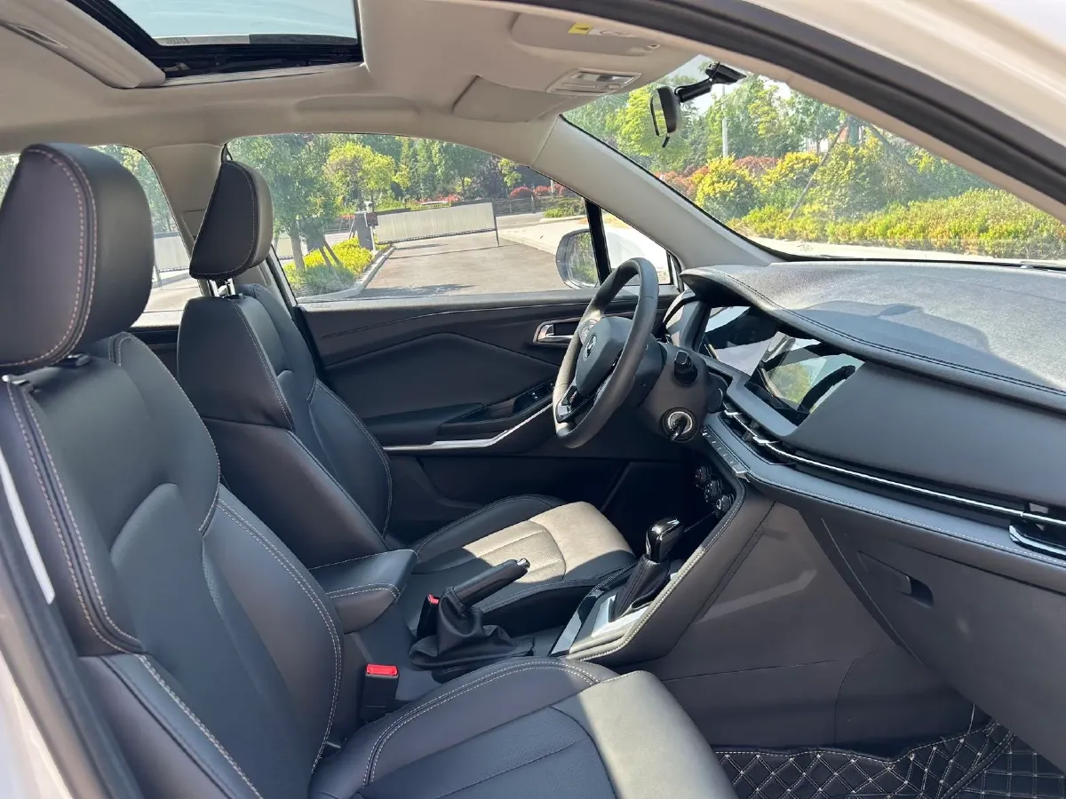 2021 ChangAn CS15 1.5L 107HP L4 5DCT,autocango,china used car exporter,china ev exporter,chinese used car exporter,chinese used ev exporter