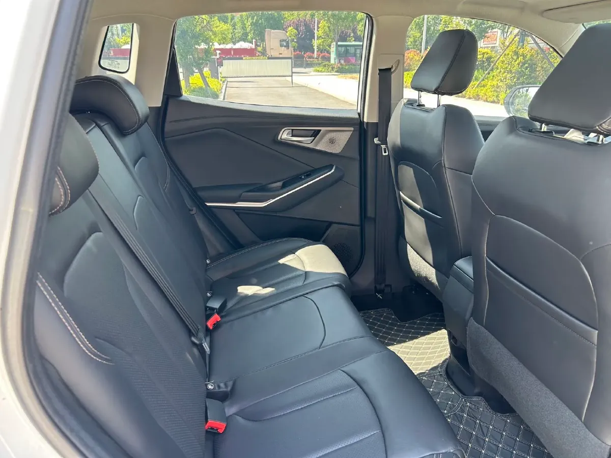 2021 ChangAn CS15 1.5L 107HP L4 5DCT,autocango,china used car exporter,china ev exporter,chinese used car exporter,chinese used ev exporter