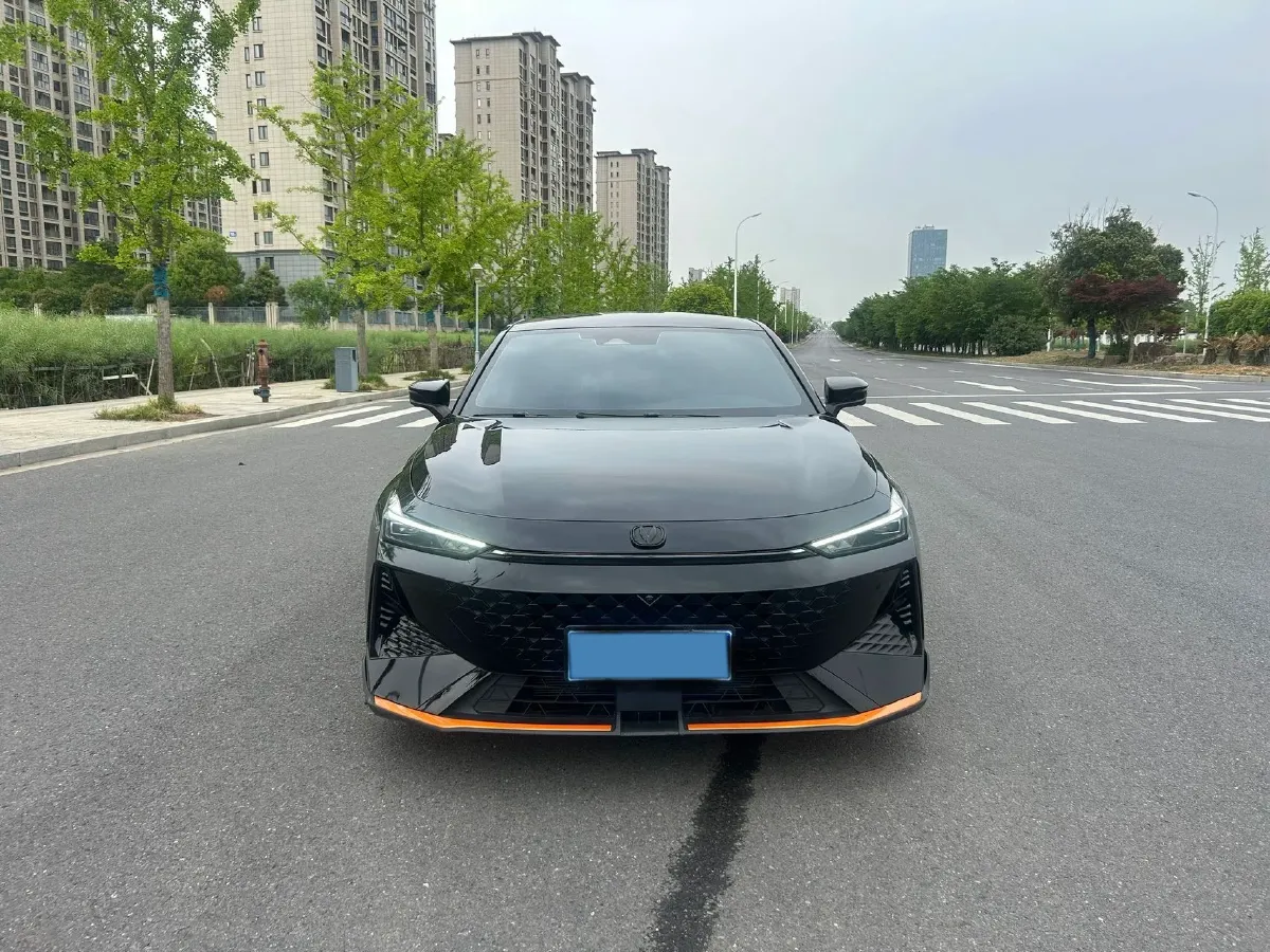 2024 ChangAn UNI-V 1.5T 188HP L4 7DCT,autocango,china used car exporter,china ev exporter,chinese used car exporter,chinese used ev exporter