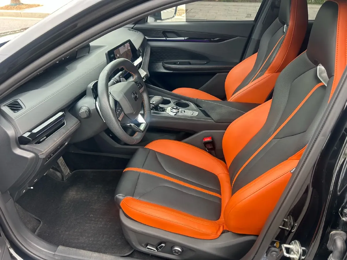 2024 ChangAn UNI-V 1.5T 188HP L4 7DCT,autocango,china used car exporter,china ev exporter,chinese used car exporter,chinese used ev exporter