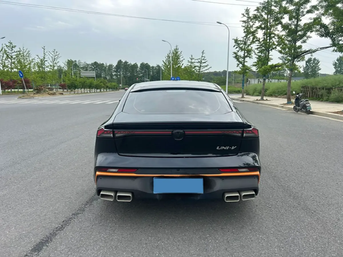 2024 ChangAn UNI-V 1.5T 188HP L4 7DCT,autocango,china used car exporter,china ev exporter,chinese used car exporter,chinese used ev exporter