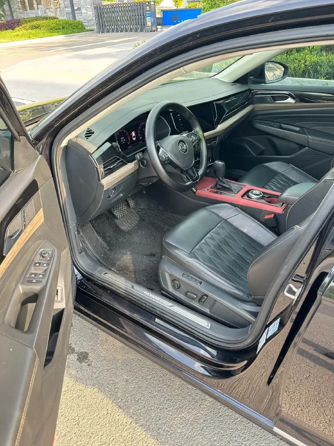 2021 Volkswagen Passat 2.0T 186HP L4 7DCT,autocango,china used car exporter,china ev exporter,chinese used car exporter,chinese used ev exporter