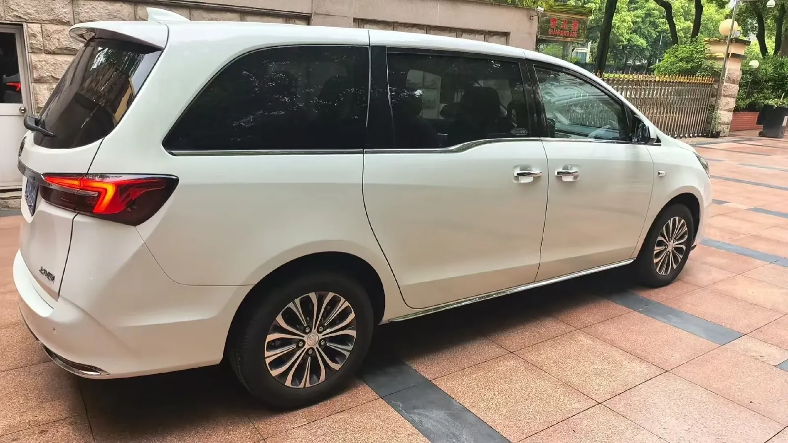 2023 Buick GL8 2.0T 237HP L4 9AT,autocango,china used car exporter,china ev exporter,chinese used car exporter,chinese used ev exporter
