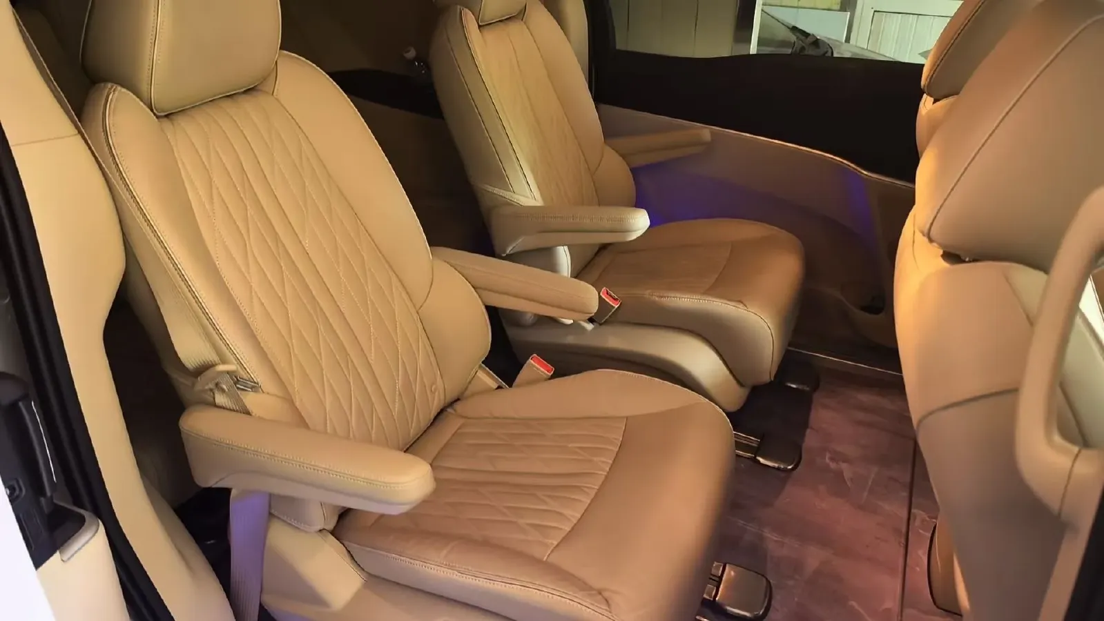 2023 Buick GL8 2.0T 237HP L4 9AT,autocango,china used car exporter,china ev exporter,chinese used car exporter,chinese used ev exporter