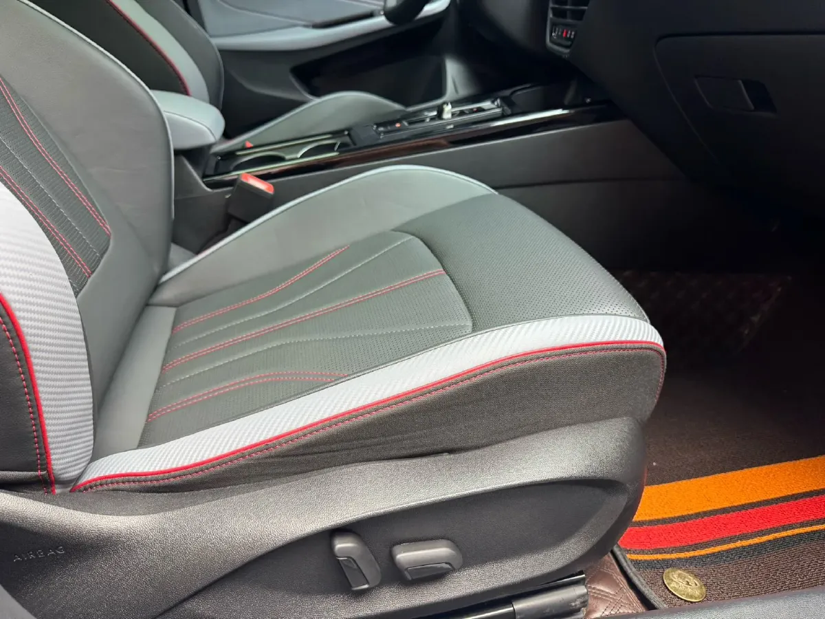 2022 Skoda Superb 2.0T 186HP L4 7DCT,autocango,china used car exporter,china ev exporter,chinese used car exporter,chinese used ev exporter