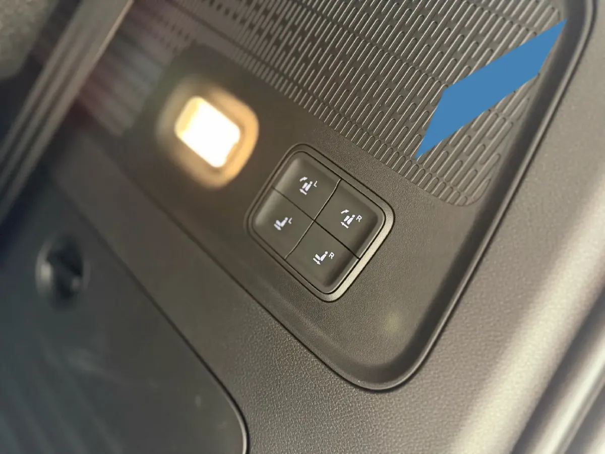 2023 HongQi HQ9 2.0T 252HP L4 8AT,autocango,china used car exporter,china ev exporter,chinese used car exporter,chinese used ev exporter